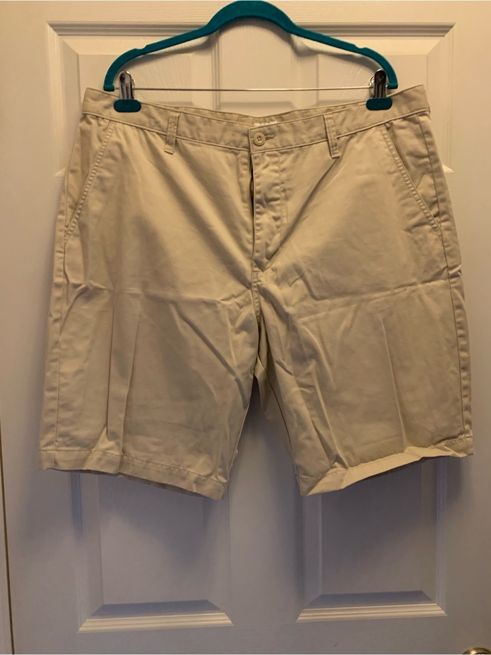 Men's Cream Old Navy Chino Shorts Size 40